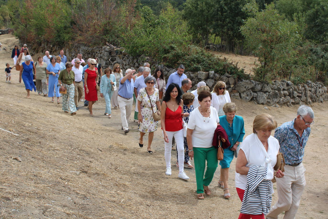 Los fieles de Sorihuela acompañan al Cristo de Valvanera