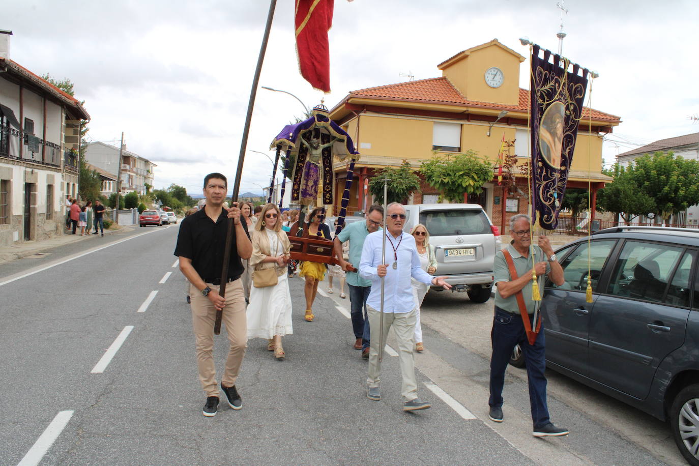 Los fieles de Sorihuela acompañan al Cristo de Valvanera