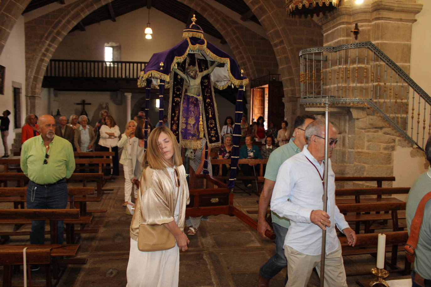 Los fieles de Sorihuela acompañan al Cristo de Valvanera