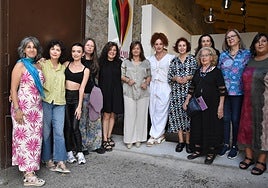 Imagen de alguna de las artistas participantes en la muestra «Femenino plural»