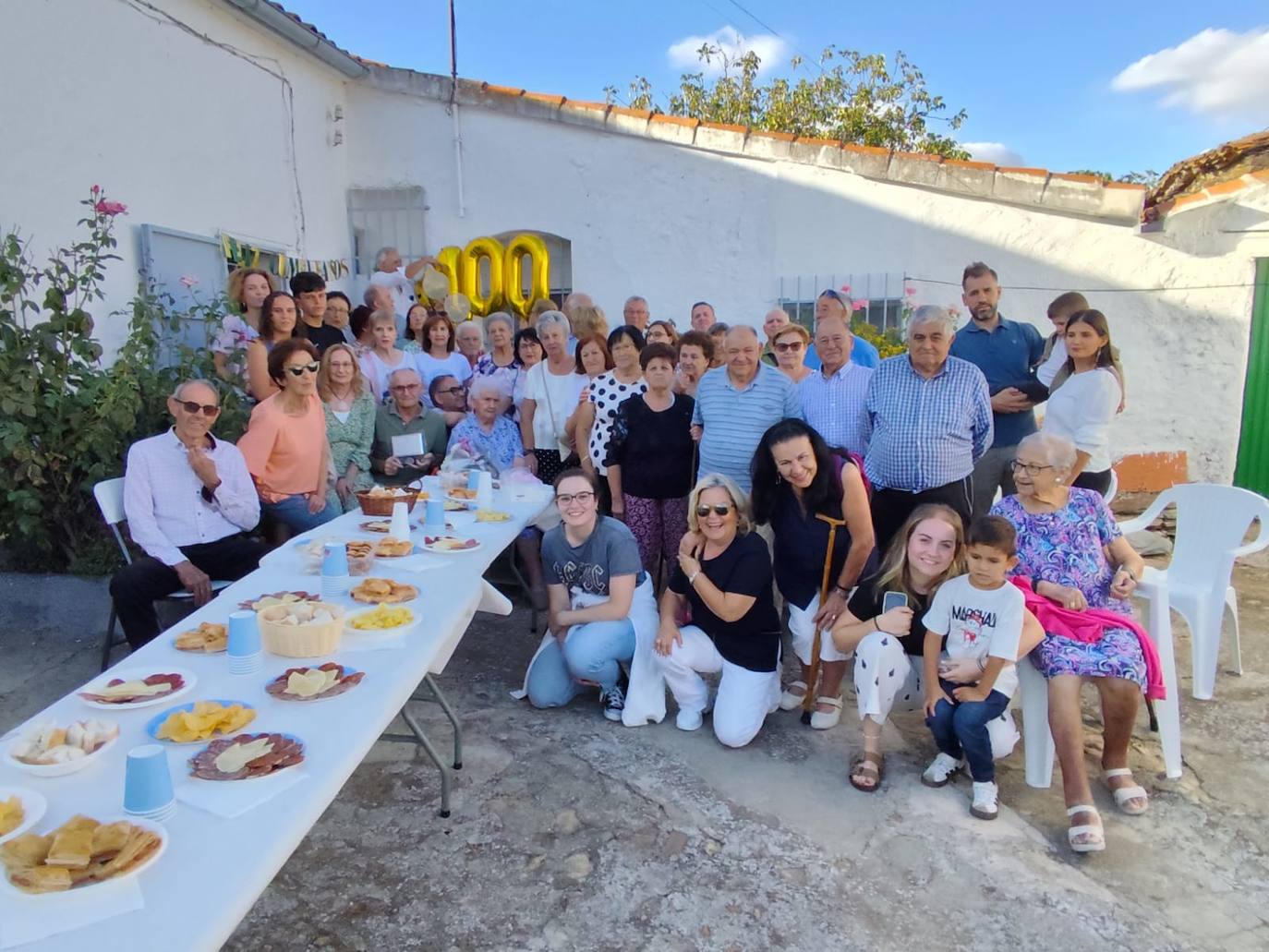 Berrocal de Salvatierra felicita a Paulina Ramos por su centenario