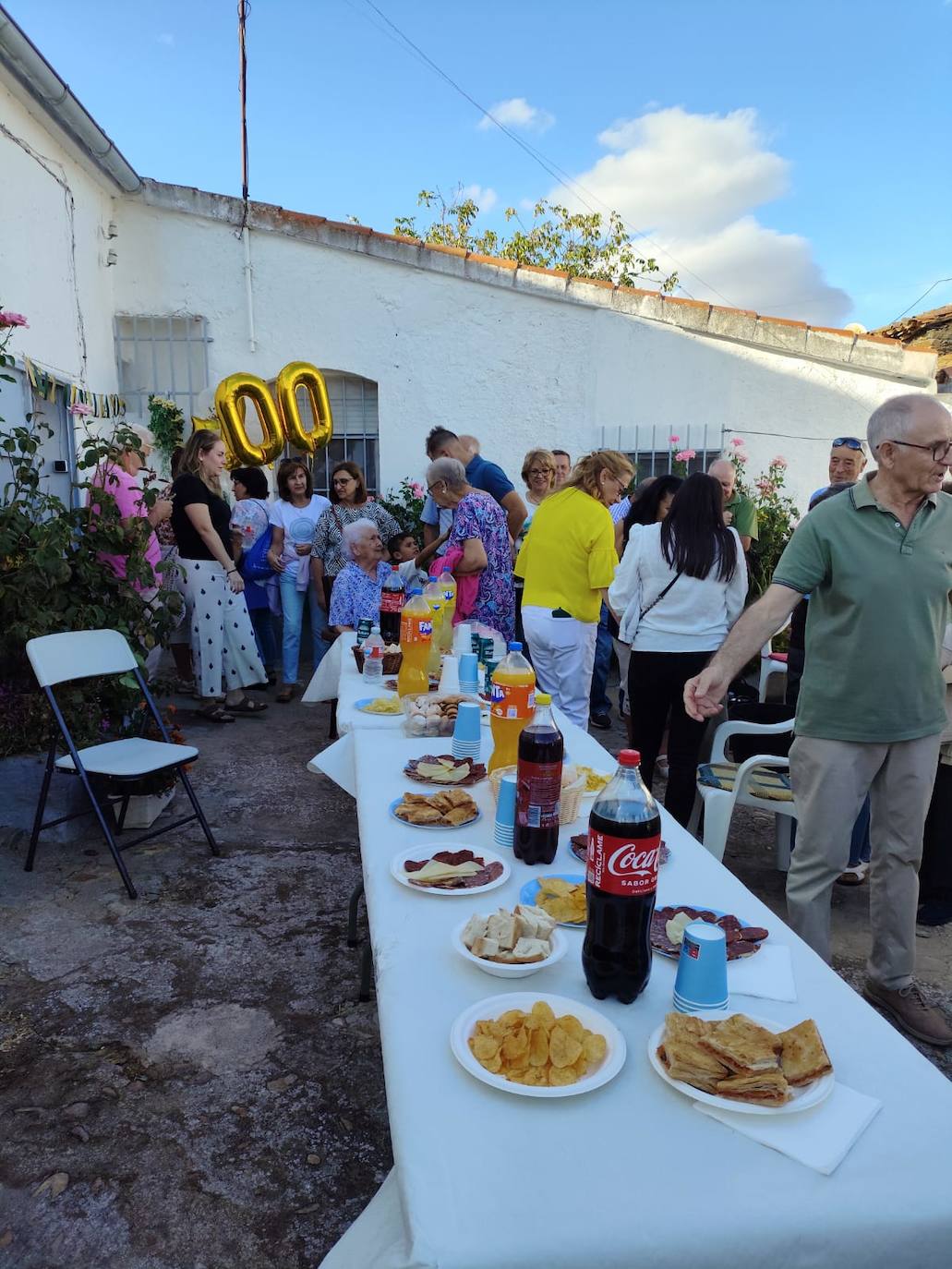 Berrocal de Salvatierra felicita a Paulina Ramos por su centenario