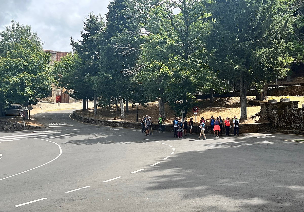 Imagen de la plaza central del paraje de El Castañar en Béjar.