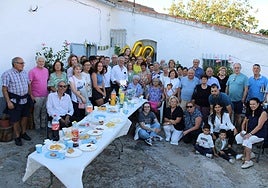 Vecinos, autoridades y familiares rodean a Paulina en su centenario