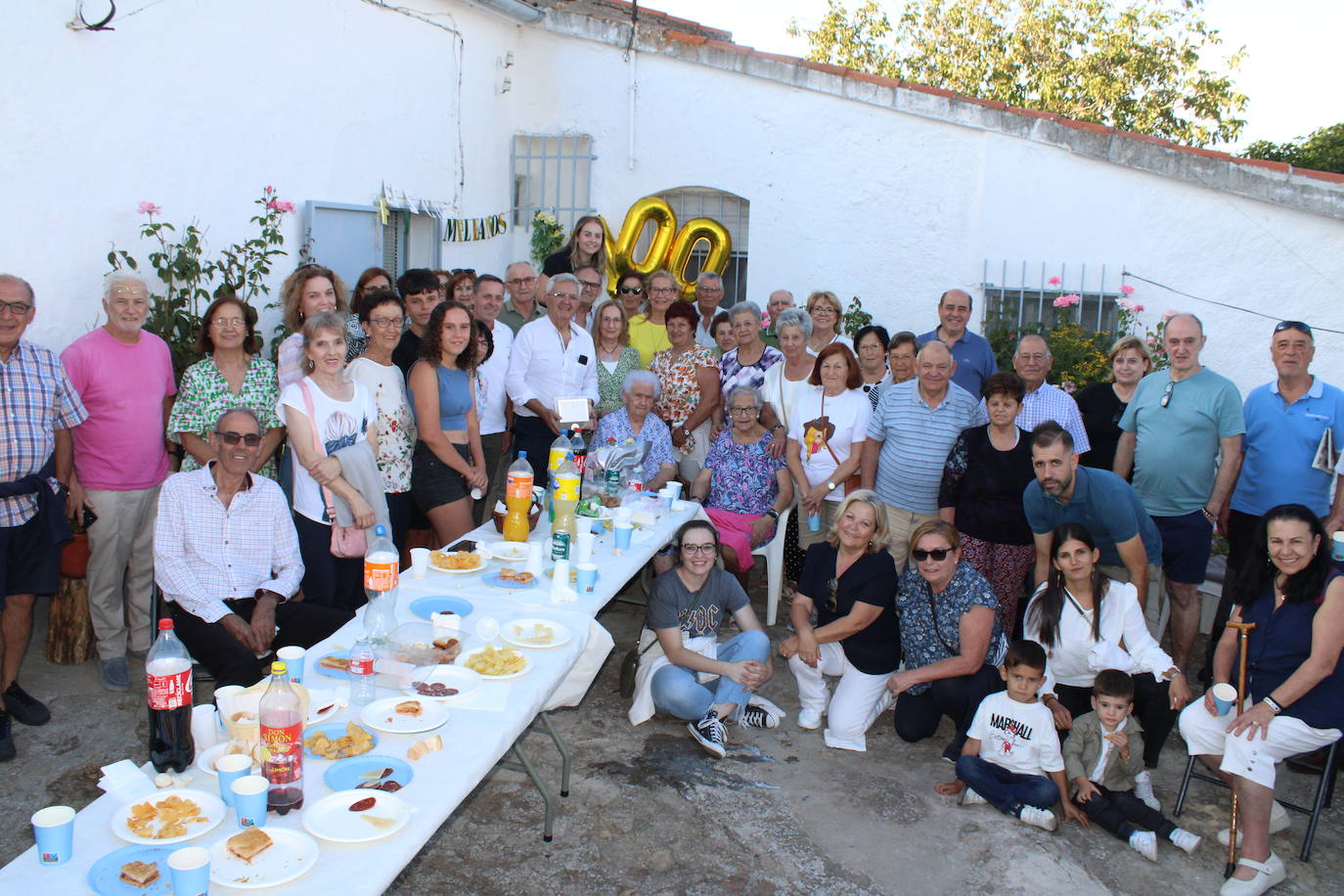 Berrocal de Salvatierra felicita a Paulina Ramos por su centenario