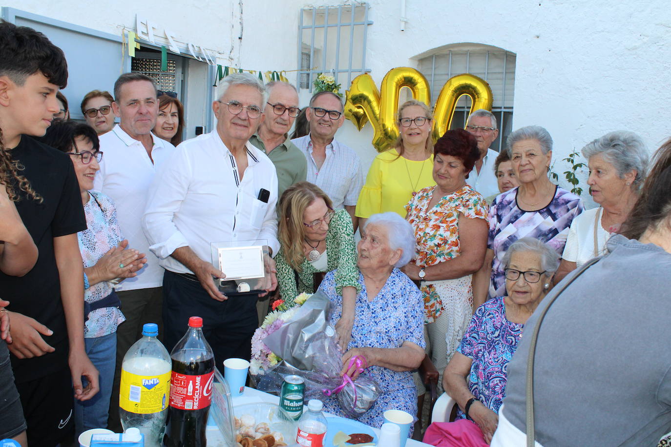 Berrocal de Salvatierra felicita a Paulina Ramos por su centenario