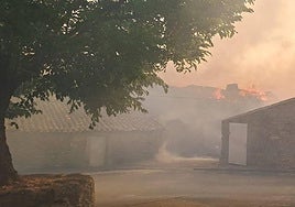 Varios núcleos de la zona de Cipérez tuvieron que ser evacuados por las dimensiones del fuego.