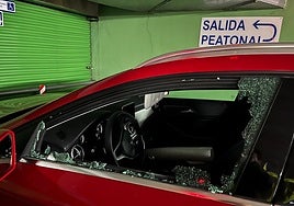 Uno de los vehículos destrozados por el delincuente.