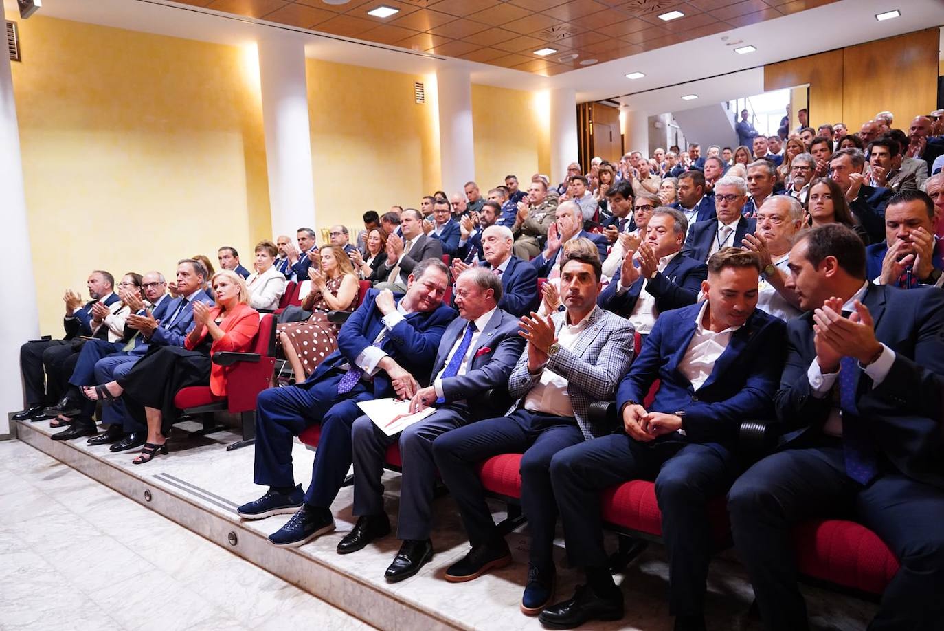 Eustaquio Andrés dedica la Medalla al Mérito de la Cámara a sus empleados