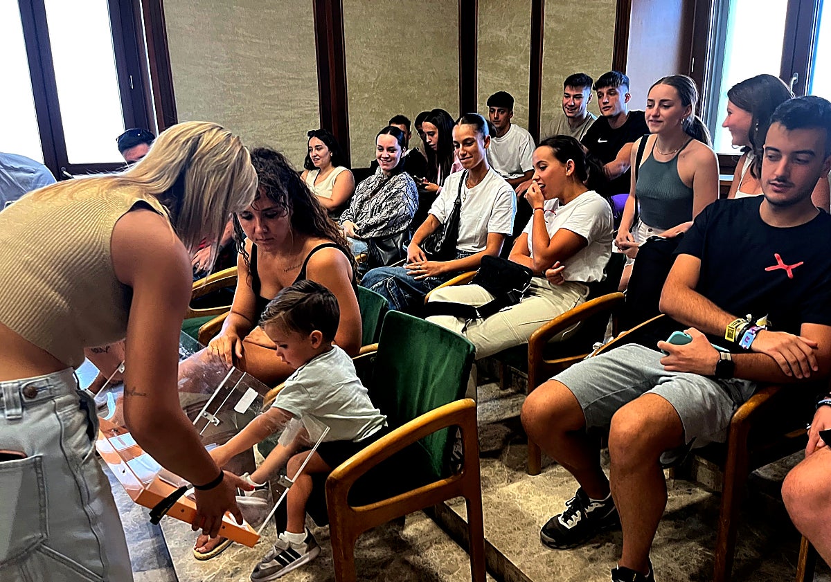 Imagen principal - Estas son las peñas que participarán en el Gran Prix de Béjar este sábado