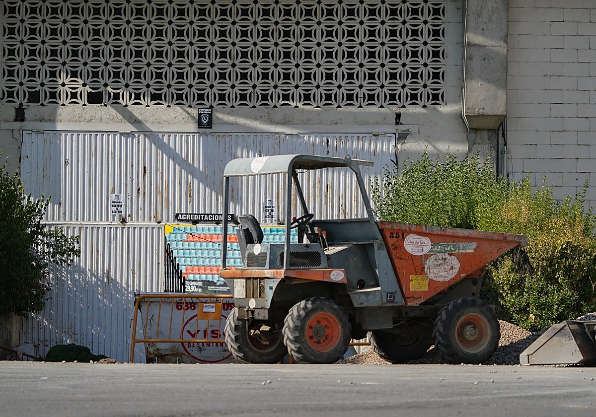 Maquinaria a las puertas del estadio Helmántico la semana pasada.