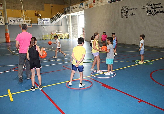 Actividades deportivas en el pabellón durante este verano.