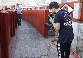 Pruebas de una cámara de televisión en el coso de La Glorieta.
