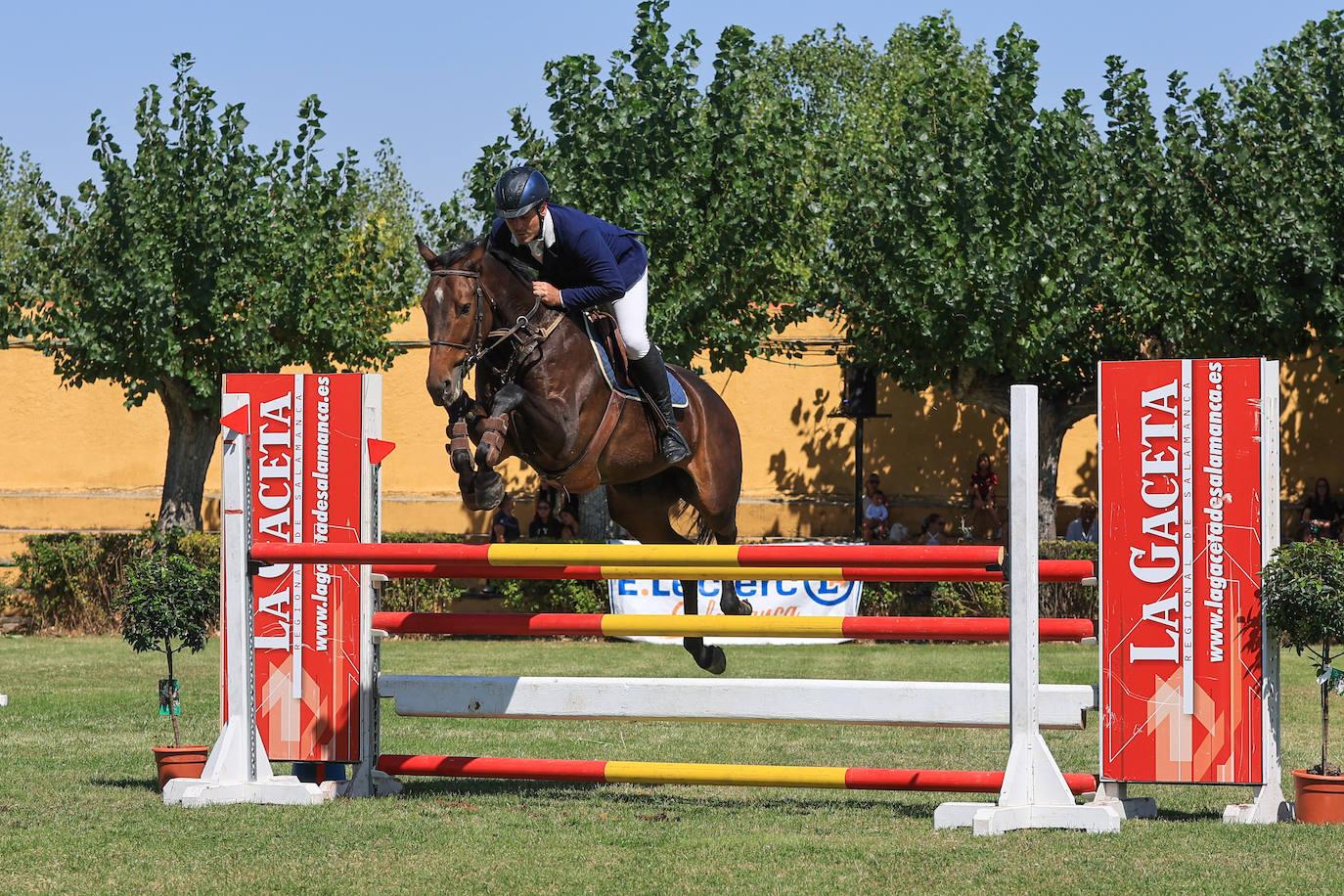 Ambientazo en la primera jornada de un concurso de saltos que enamora a Salamanca