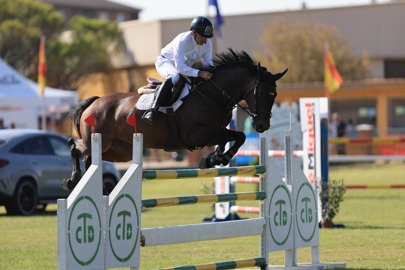 Ambientazo en la primera jornada de un concurso de saltos que enamora a Salamanca