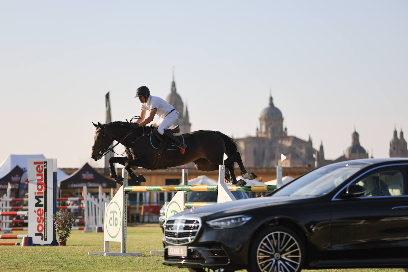 Ambientazo en la primera jornada de un concurso de saltos que enamora a Salamanca
