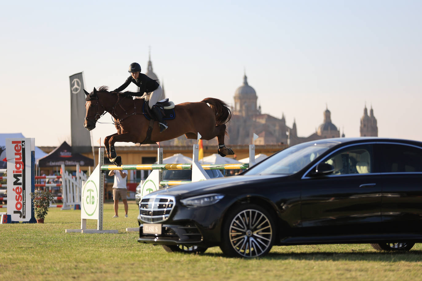 Ambientazo en la primera jornada de un concurso de saltos que enamora a Salamanca