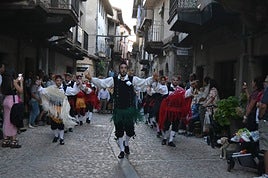 Los bailes forman parte de los actos principales.