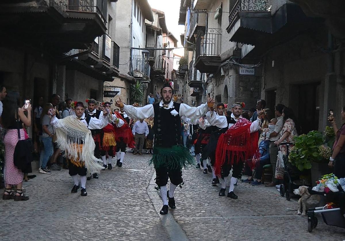 Los bailes forman parte de los actos principales.