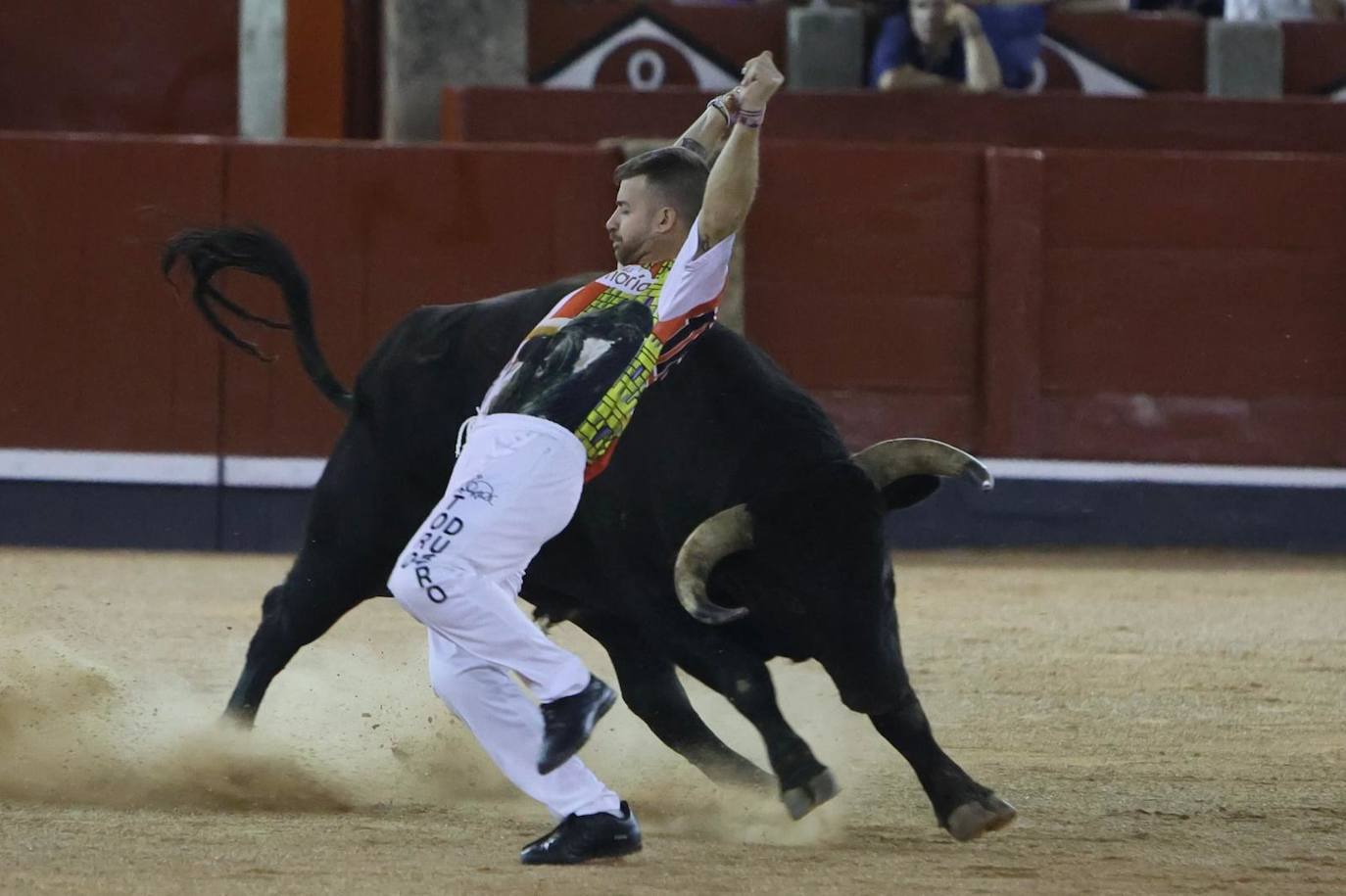 Las mejores imágenes del espectacular concurso de recortes que abrió la Feria en La Glorieta