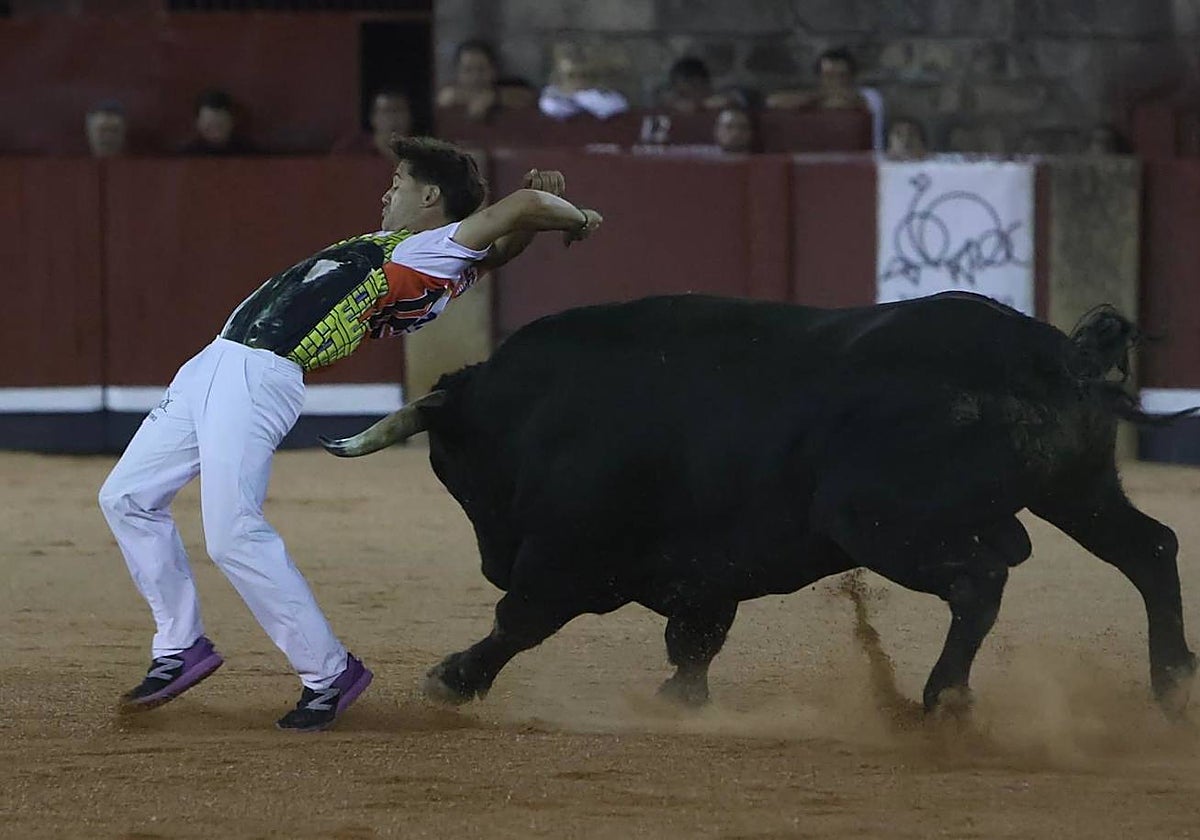 Las mejores imágenes del espectacular concurso de recortes que abrió la Feria en La Glorieta