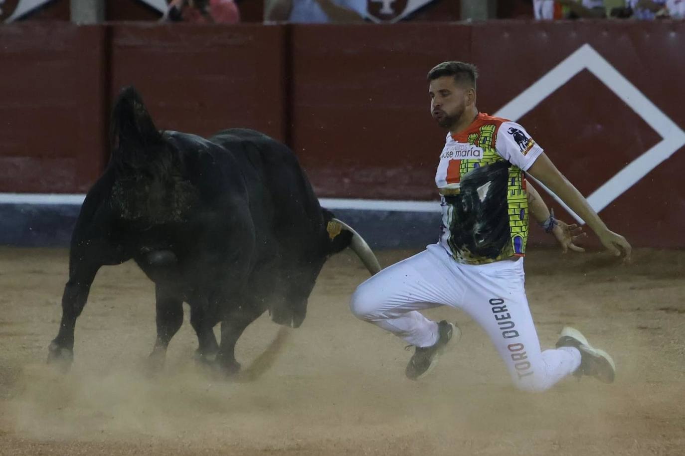 Las mejores imágenes del espectacular concurso de recortes que abrió la Feria en La Glorieta