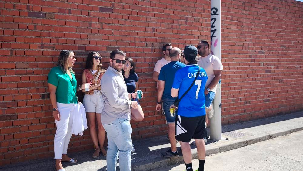 Un utrero de 540 kilos llena las calles de Macotera