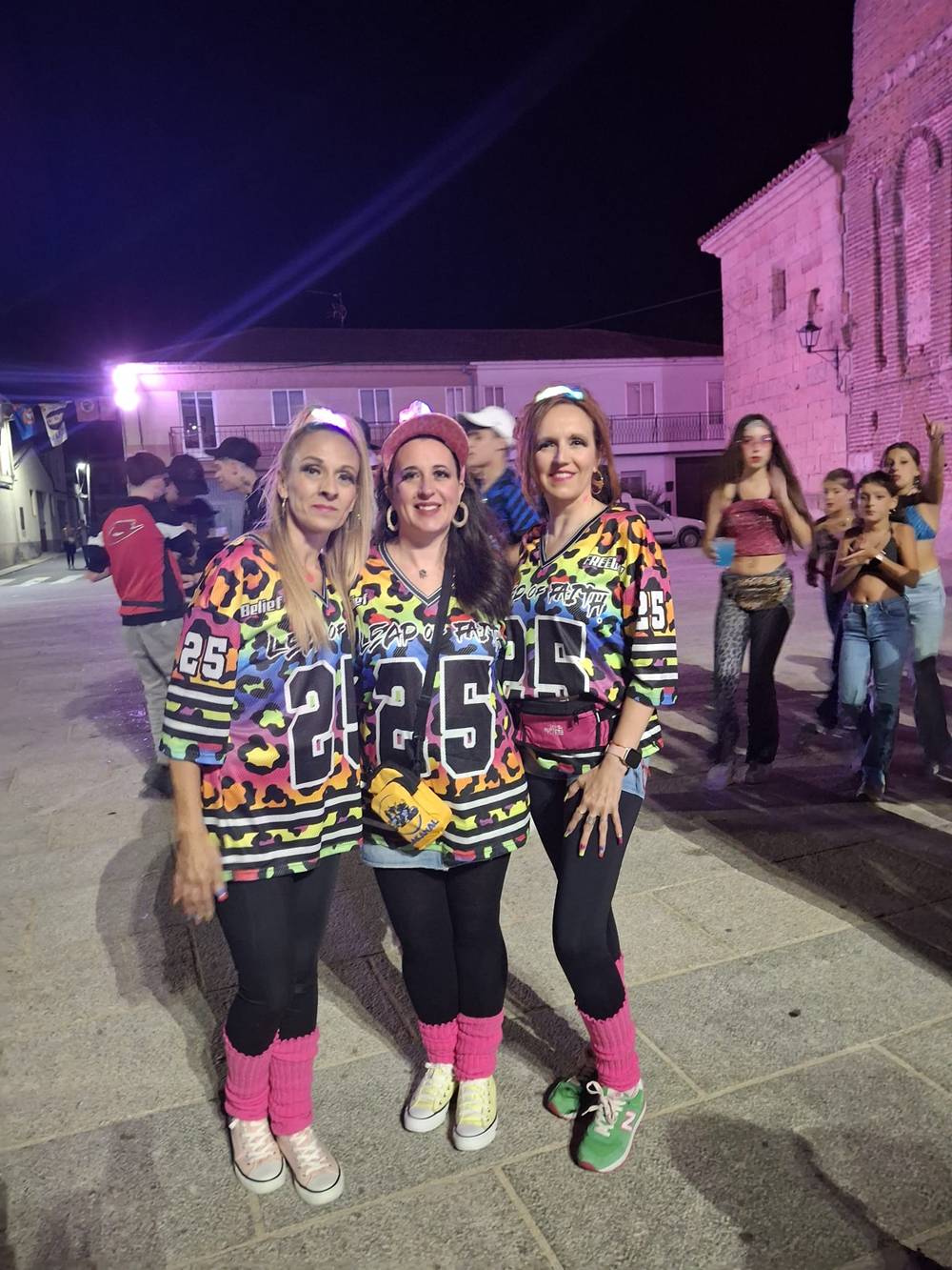 Gran despliegue de originalidad en el desfile de peñas de Villoria