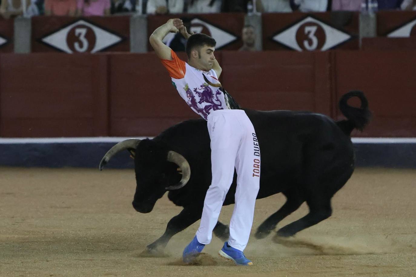 Las mejores imágenes del espectacular concurso de recortes que abrió la Feria en La Glorieta