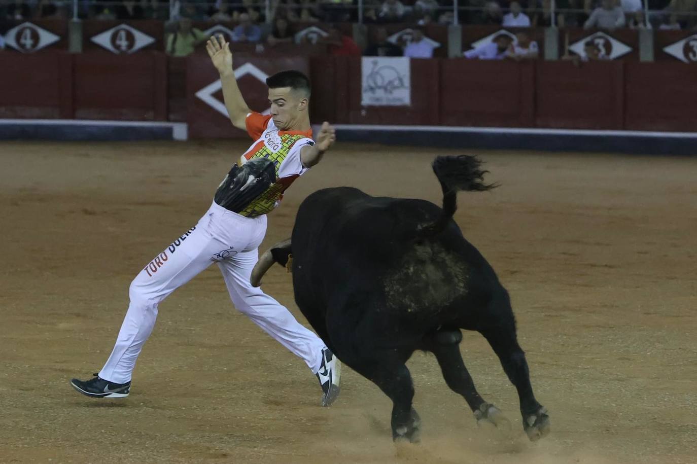 Las mejores imágenes del espectacular concurso de recortes que abrió la Feria en La Glorieta