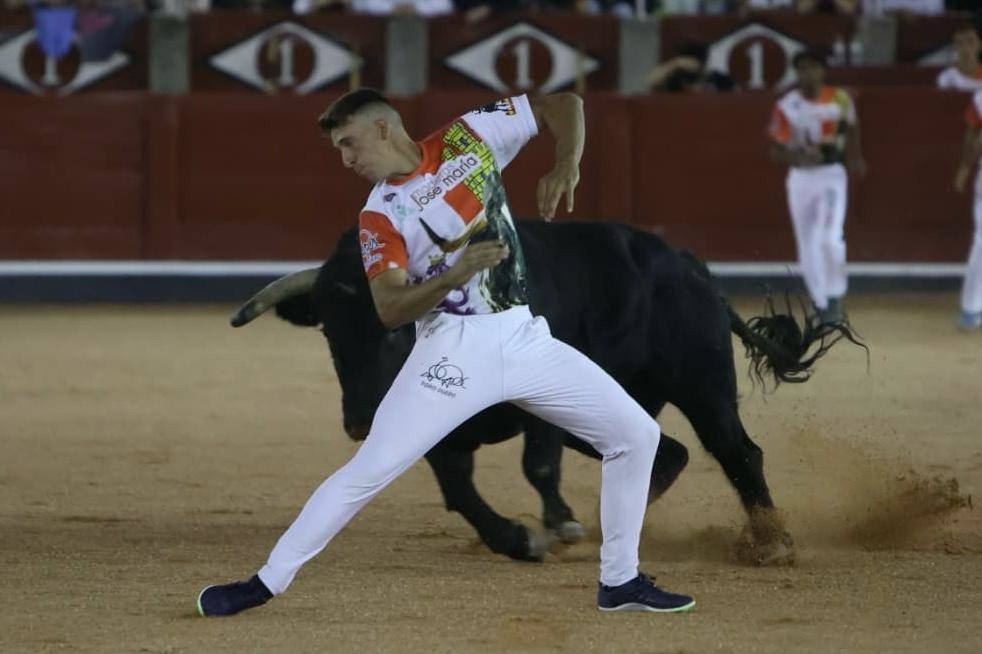 Las mejores imágenes del espectacular concurso de recortes que abrió la Feria en La Glorieta