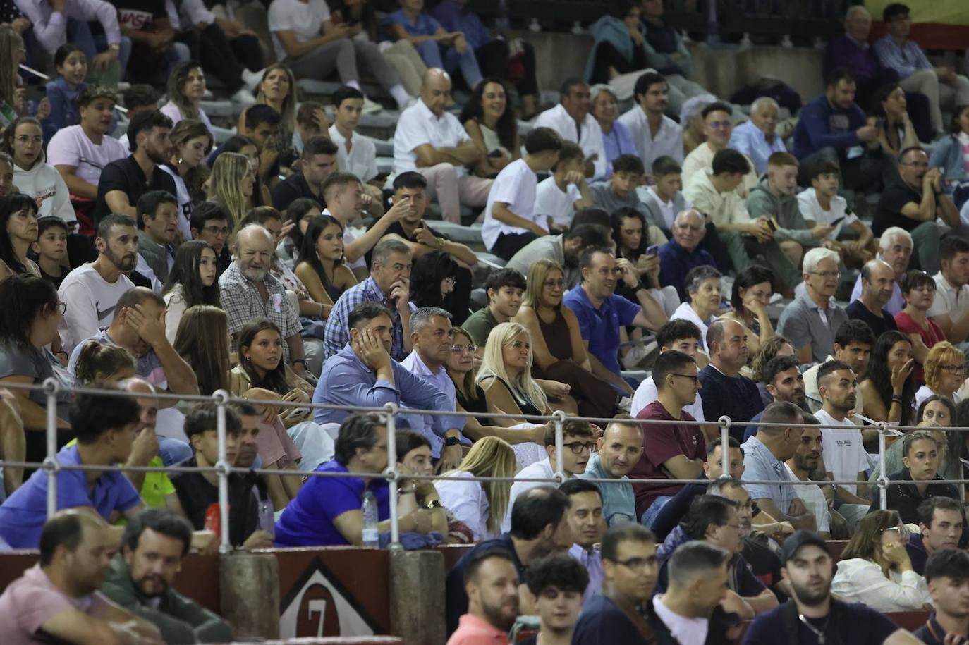 Las mejores imágenes del espectacular concurso de recortes que abrió la Feria en La Glorieta