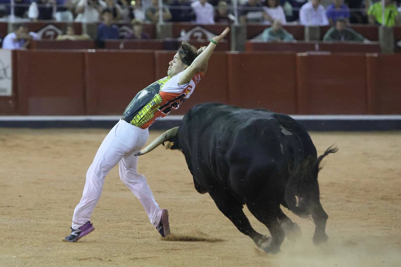 Las mejores imágenes del espectacular concurso de recortes que abrió la Feria en La Glorieta