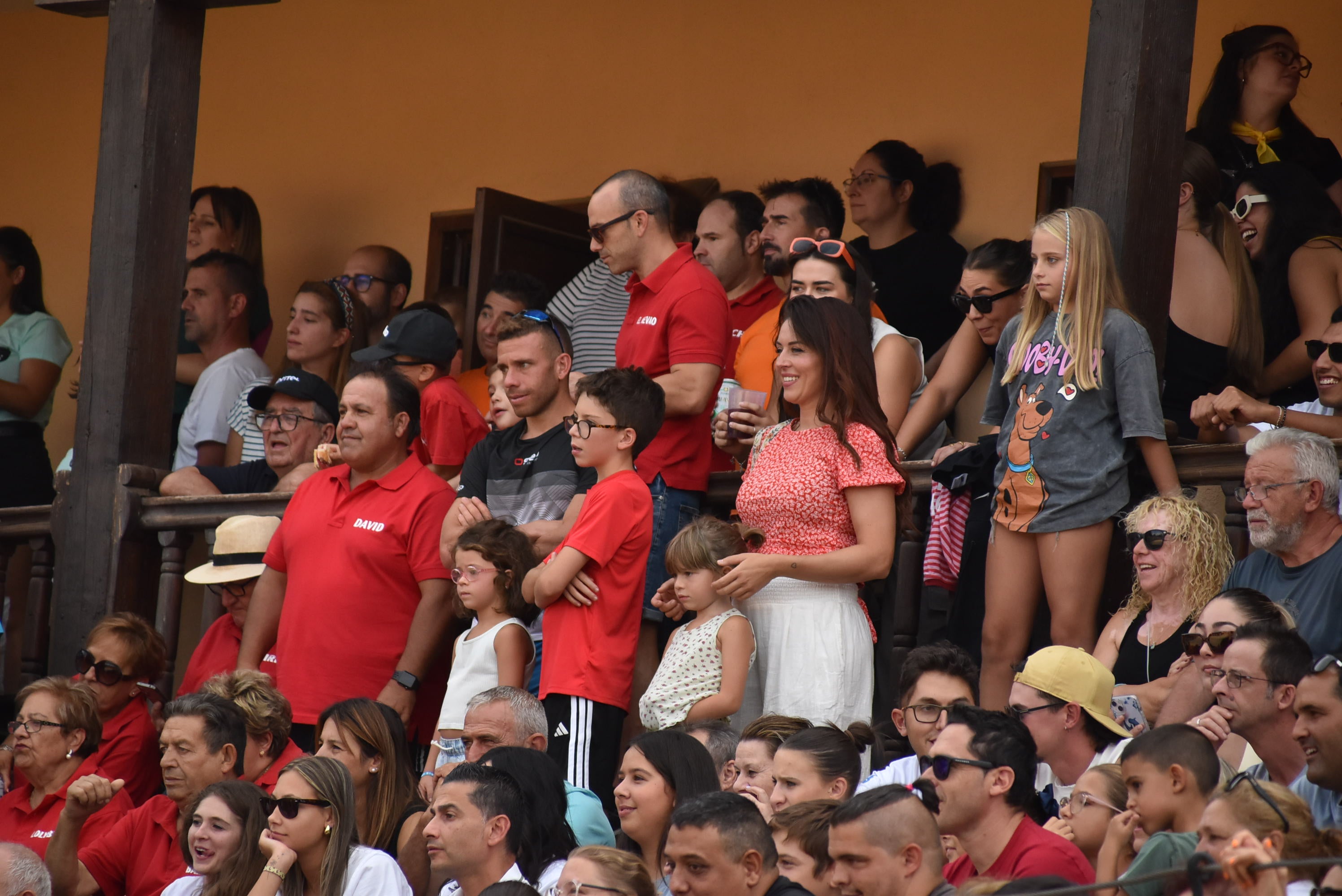 La peña &#039;El lokal&#039; gana las pruebas del Humor Amarillo en la plaza de toros de Béjar