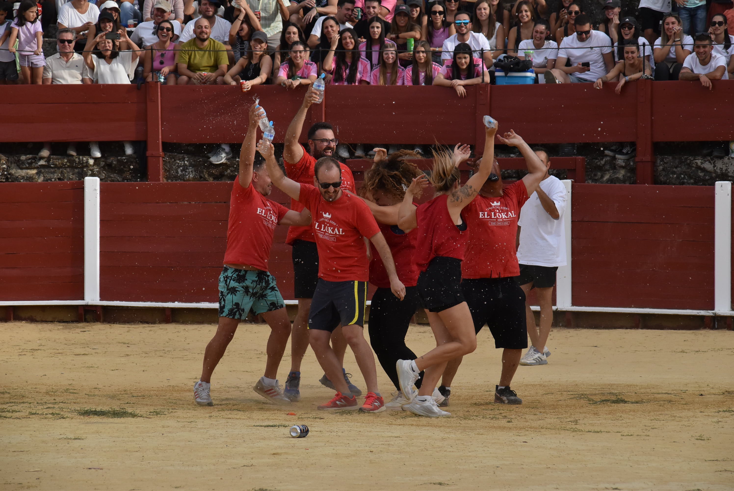 La peña &#039;El lokal&#039; gana las pruebas del Humor Amarillo en la plaza de toros de Béjar