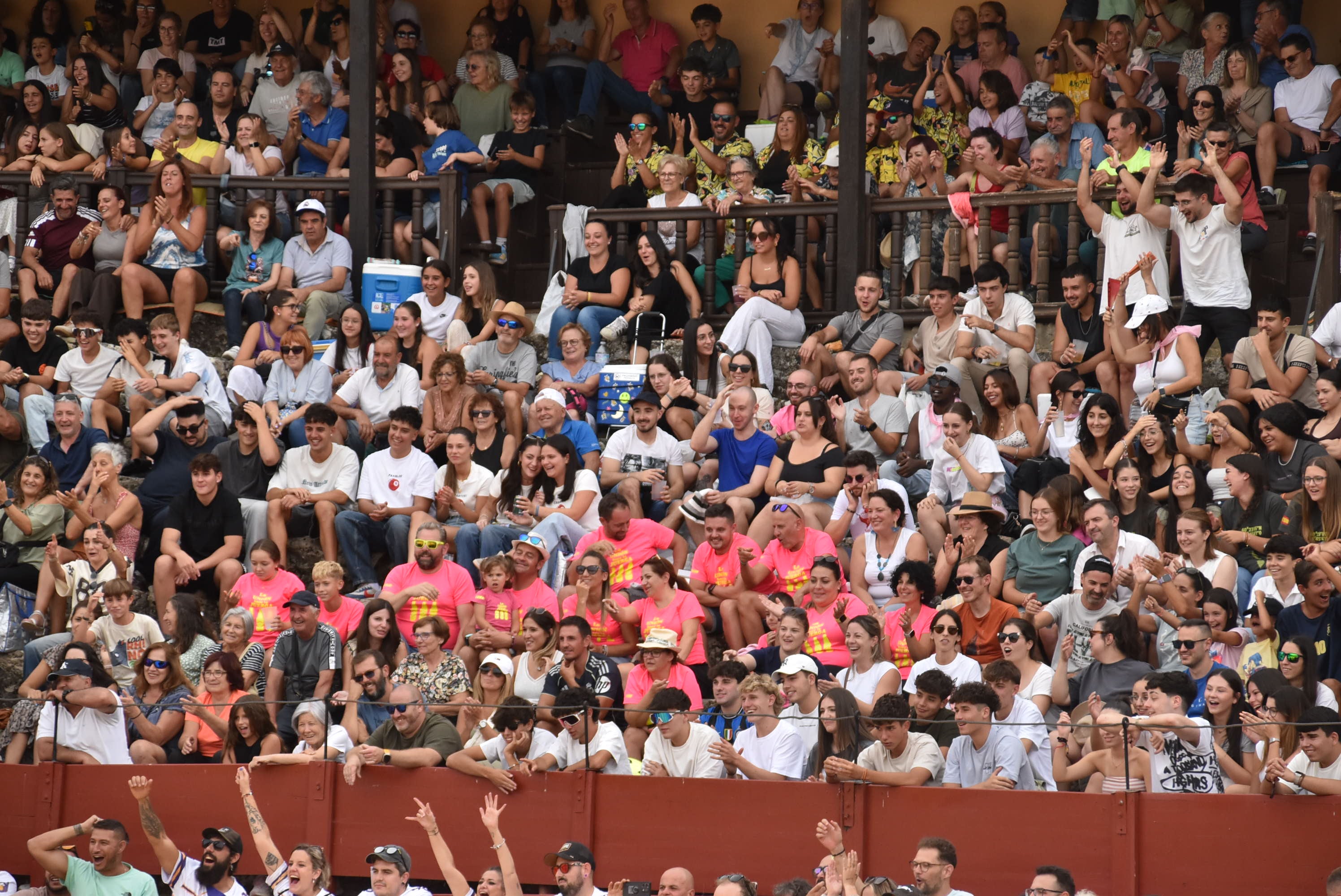 La peña &#039;El lokal&#039; gana las pruebas del Humor Amarillo en la plaza de toros de Béjar