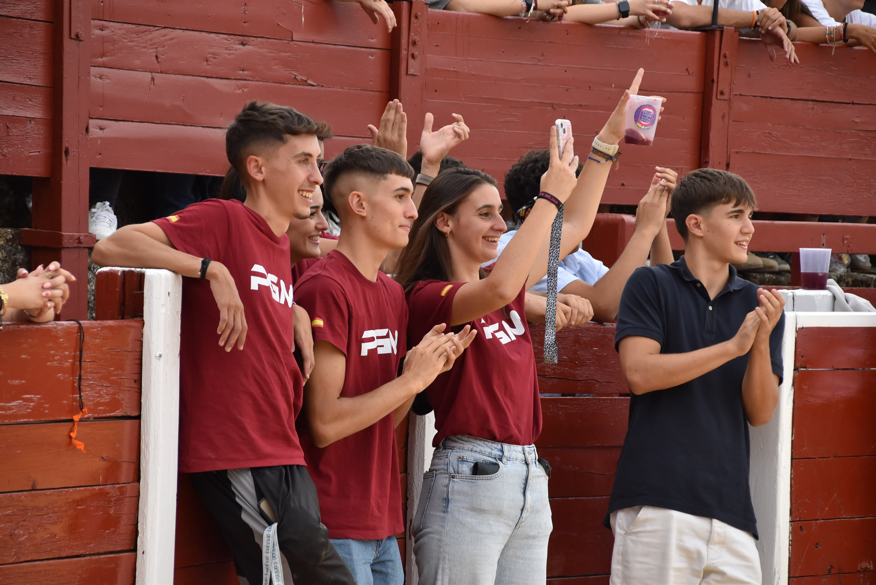 La peña &#039;El lokal&#039; gana las pruebas del Humor Amarillo en la plaza de toros de Béjar