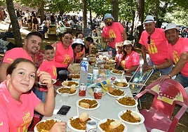 La peña «La unión hace la juerga» ha disfrutado de la comida en El Castañar