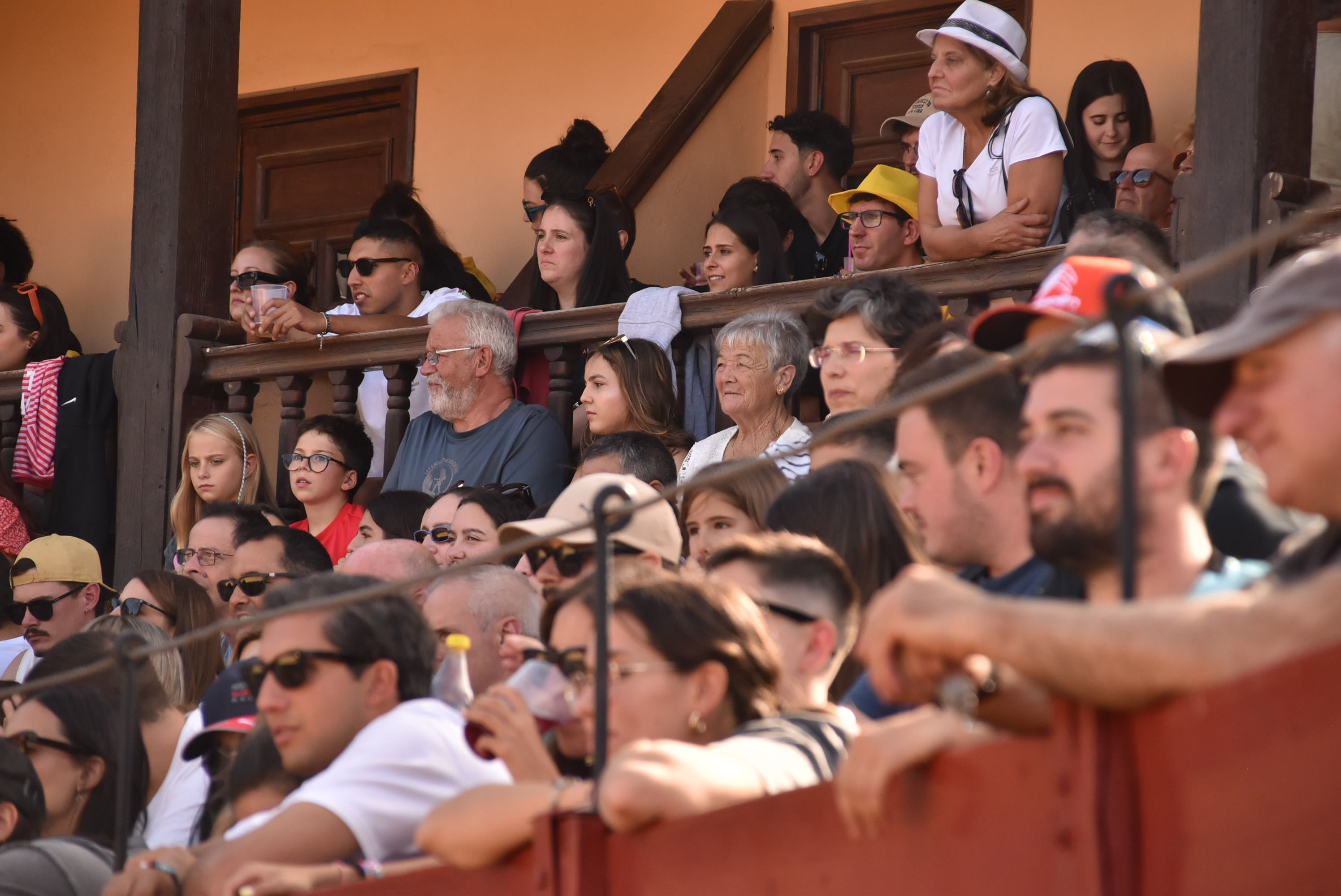 La peña &#039;El lokal&#039; gana las pruebas del Humor Amarillo en la plaza de toros de Béjar