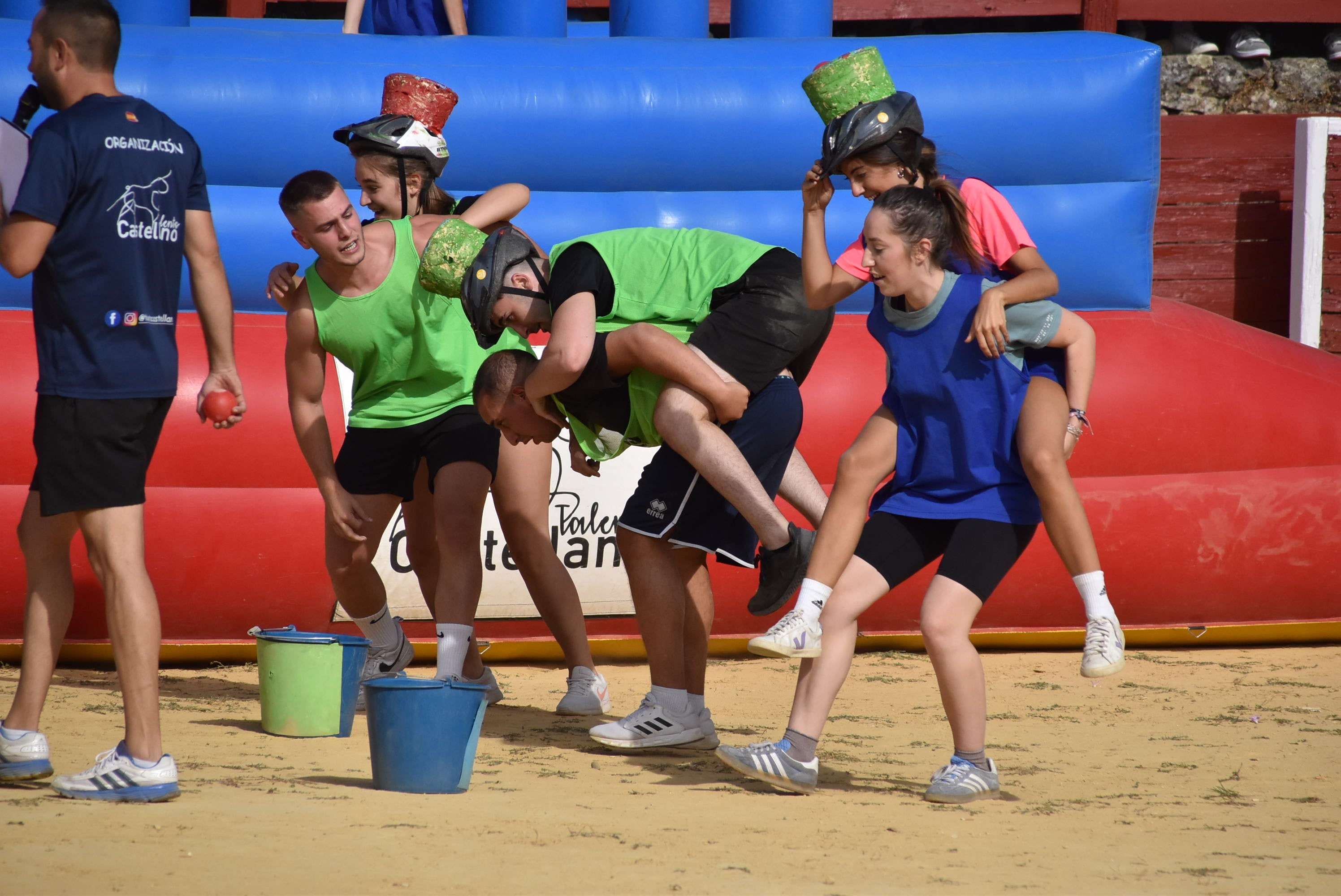 La peña &#039;El lokal&#039; gana las pruebas del Humor Amarillo en la plaza de toros de Béjar