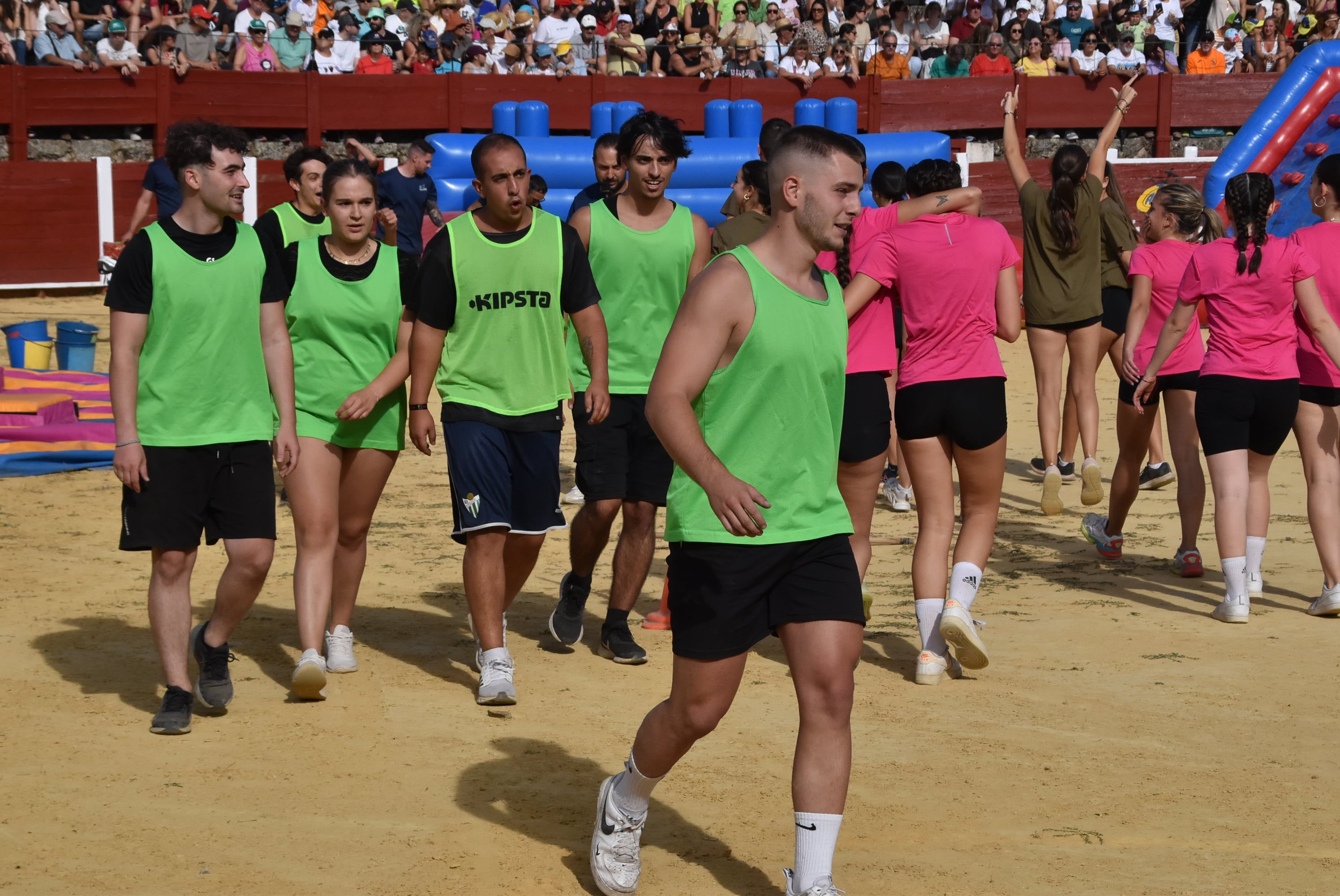 La peña &#039;El lokal&#039; gana las pruebas del Humor Amarillo en la plaza de toros de Béjar
