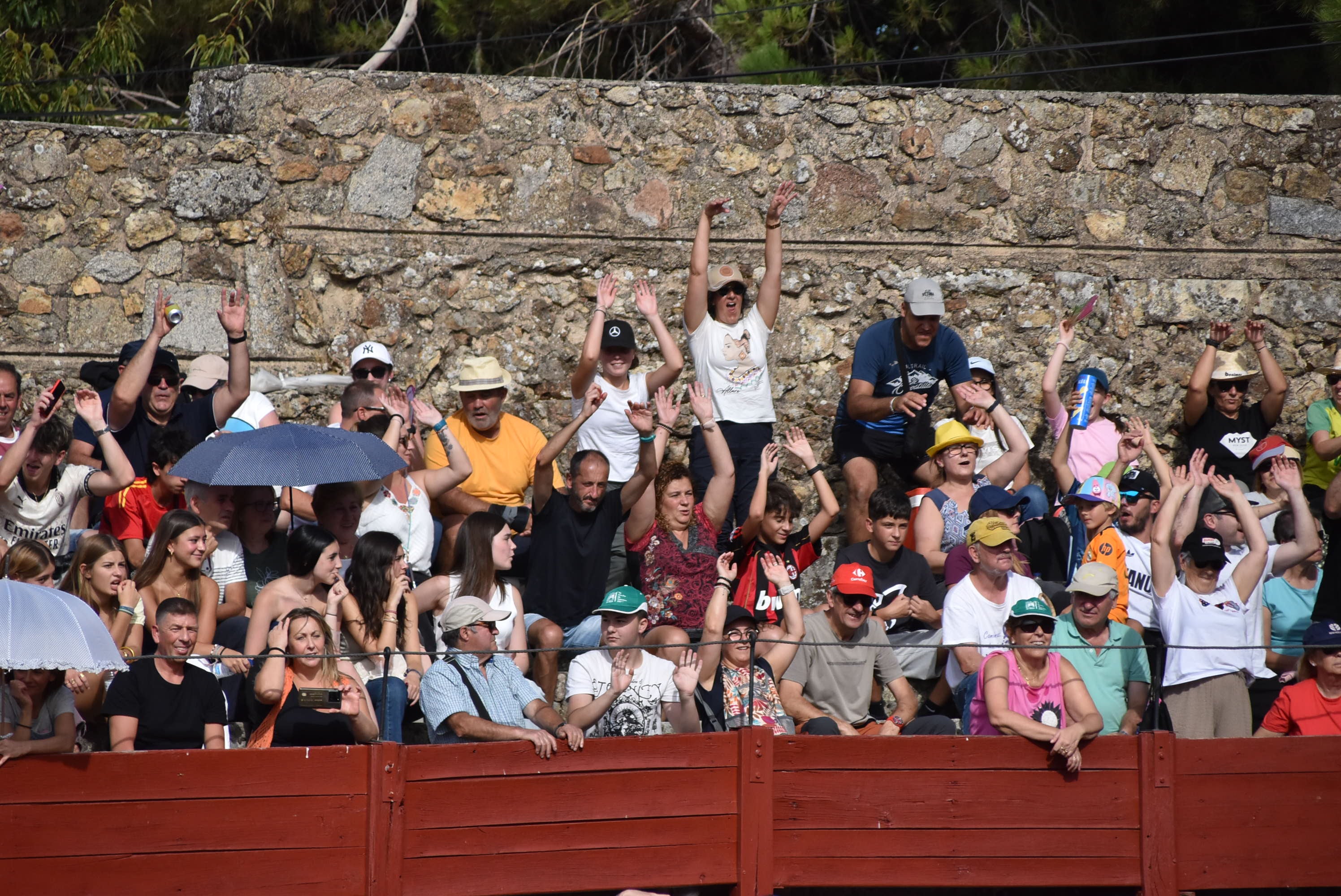 La peña &#039;El lokal&#039; gana las pruebas del Humor Amarillo en la plaza de toros de Béjar