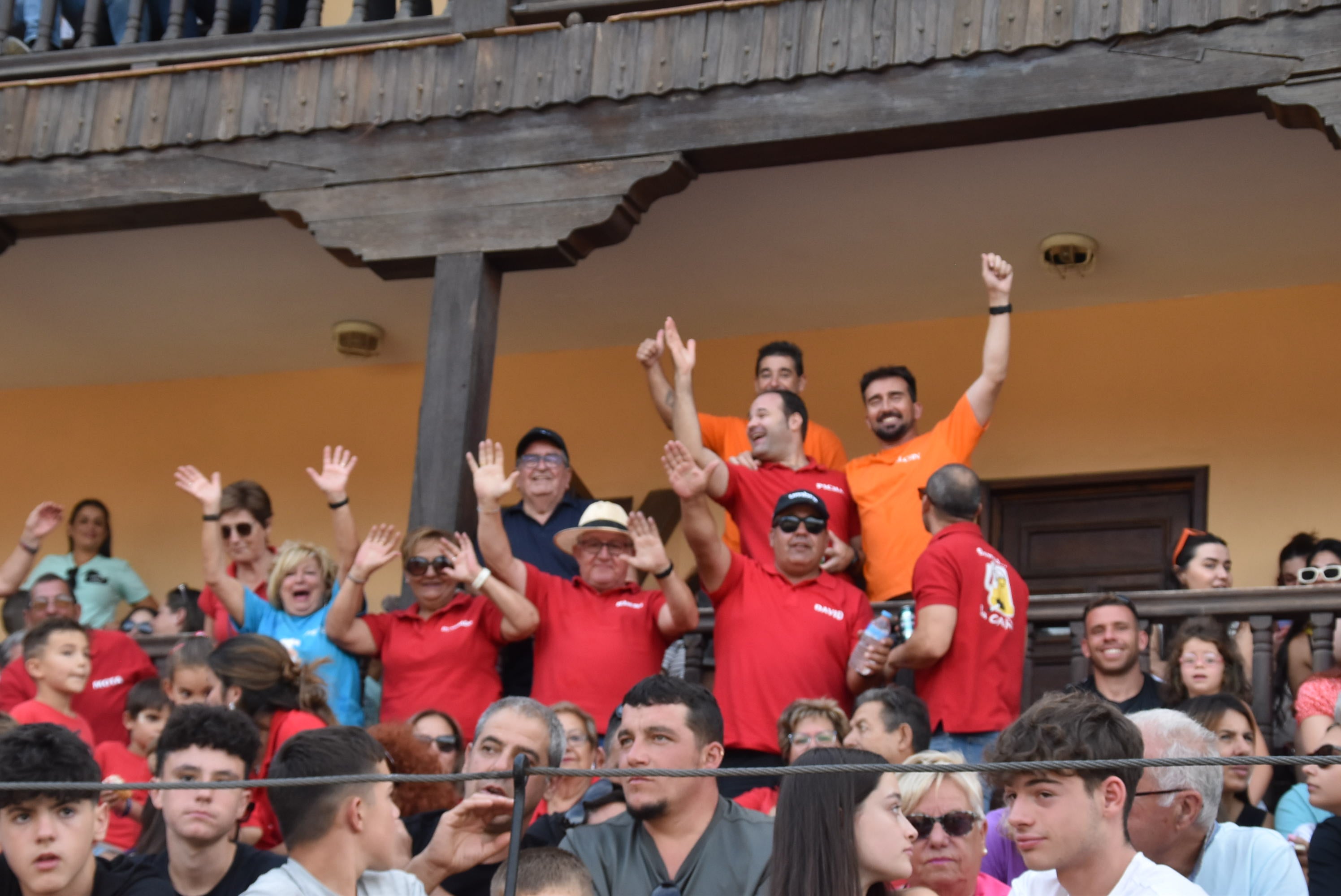 La peña &#039;El lokal&#039; gana las pruebas del Humor Amarillo en la plaza de toros de Béjar