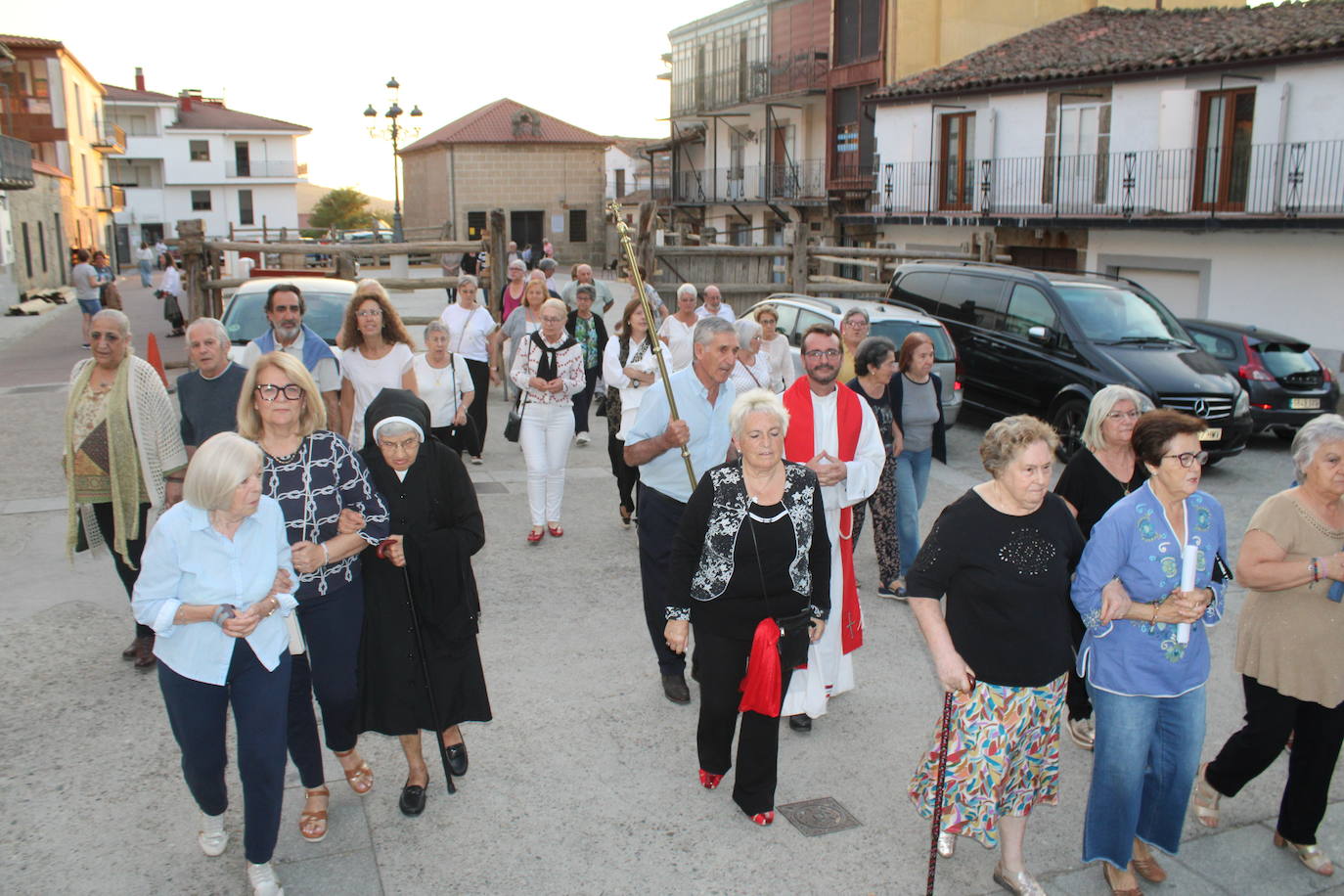 El Cristo de la Piedad sube a la iglesia en Puerto de Béjar