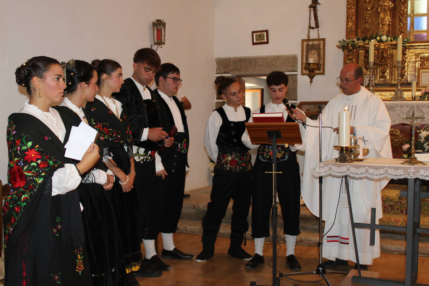 Los quintos protagonizan el día de fiesta en Gallegos de Solmirón