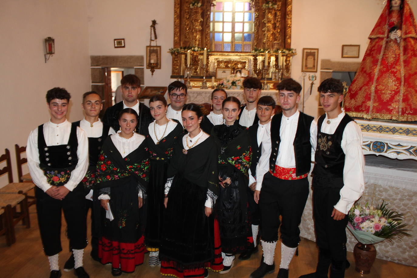 Los quintos protagonizan el día de fiesta en Gallegos de Solmirón