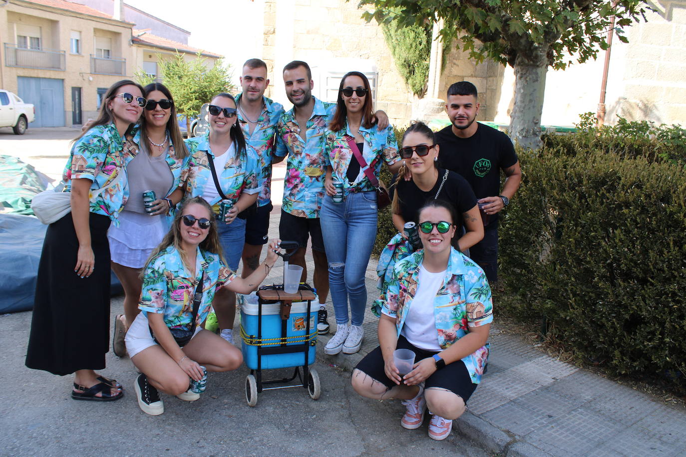 Ambiente joven para abrir la fiesta en Cespedosa de Tormes