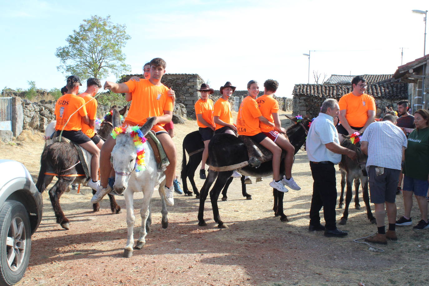 Los quintos protagonizan el día de fiesta en Gallegos de Solmirón