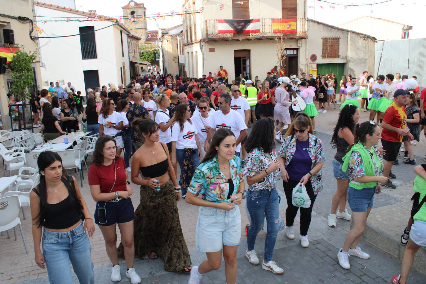 Ambiente joven para abrir la fiesta en Cespedosa de Tormes
