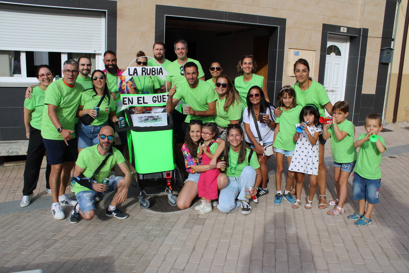 Ambiente joven para abrir la fiesta en Cespedosa de Tormes